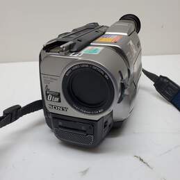 Vintage Sony Handycam Vision 72x Video Hi8 Camcorder CCD-TRV85 Untested alternative image
