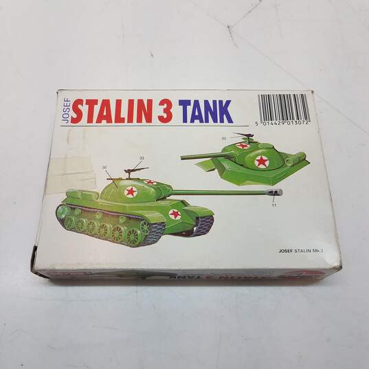 Airfix Josef Stalin 3 Tank Model Kit image number 4