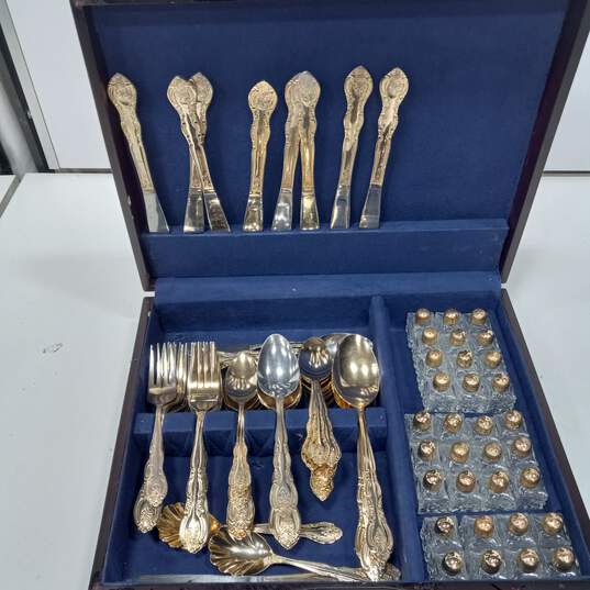 International China Set of Gold Tone Silverware in Chest image number 1