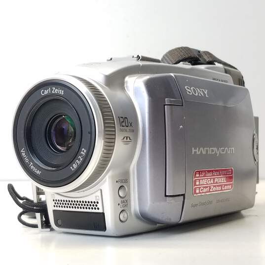 Sony Handycam DCR-HC65 MiniDV Camcorder FOR PARTS OR REPAIR image number 1