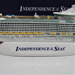 Royal Caribbean Official Licensed Ship Model Independence of the Seas IOB alternative image