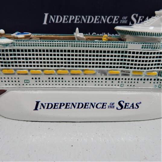 Royal Caribbean Official Licensed Ship Model Independence of the Seas IOB image number 2