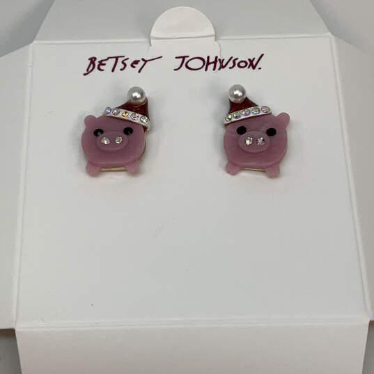 IOB Designer Betsey Johnson Pearl Rhinestone Piggy Stud Earrings With Box image number 2