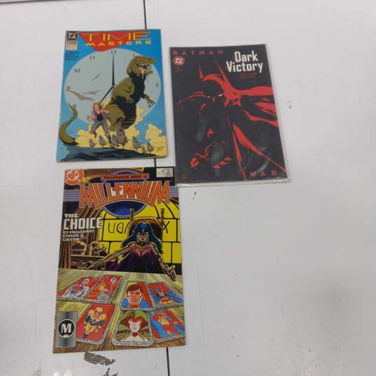 Lot of 9 Assorted DC Comic Books image number 2