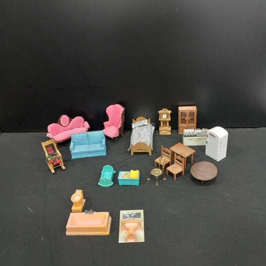 Bundle of Assorted Dollhouse Miniature Furniture & Other Accessories image number 1