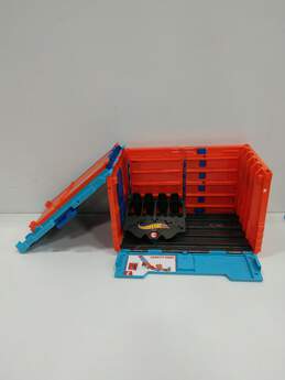 Hot Wheels Track Builder System Race Crate Playset alternative image