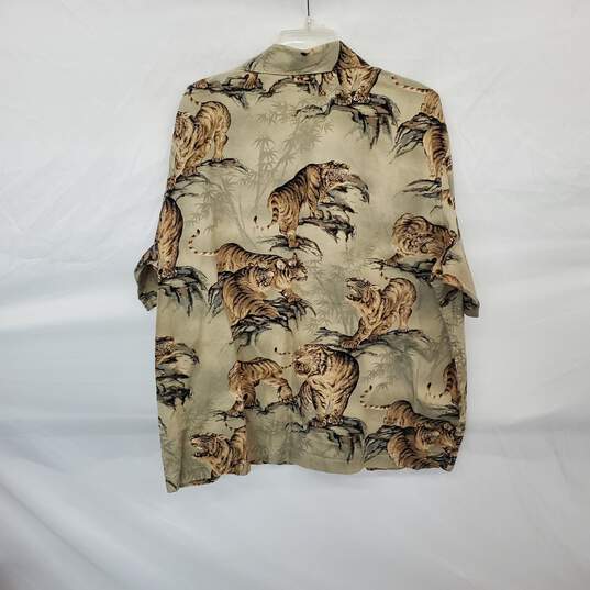 Vintage Tiger Patterned Button Up Shirt MN Size XL image number 2