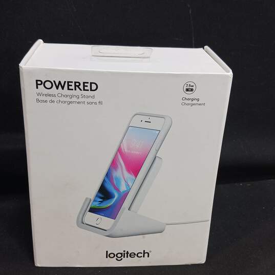 Logitech Powered Charging Dock for iPhone 8 image number 2