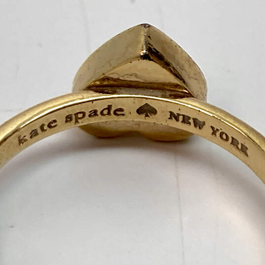 Designer Kate Spade Gold-Tone Tiny Heart Shape Round Band Ring Size 6.75 image number 4