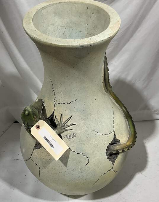Iguana Egg Vase image number 1