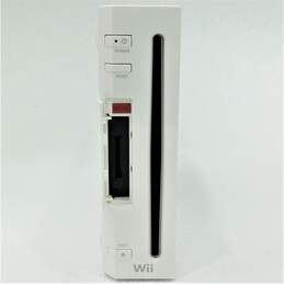 Nintendo Wii With 2 Games Including Mini Golf Resort alternative image