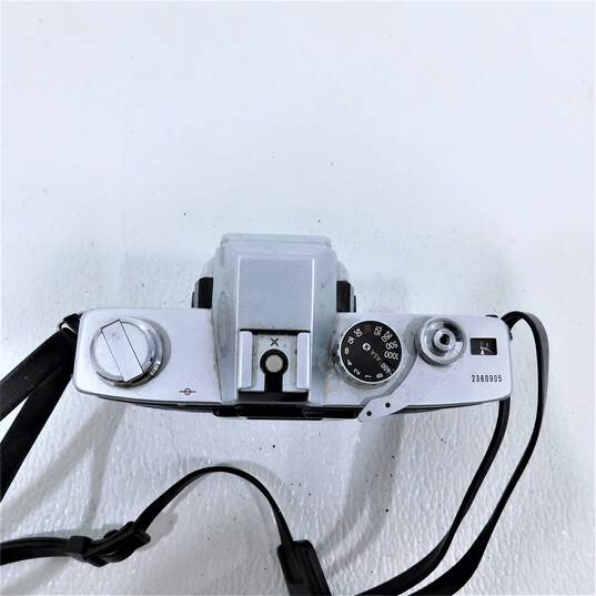 Minolta SRT-202 35mm Film SLR image number 2