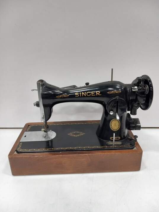 Vintage 1954 Singer Model 15 Sewing Machine AL785554 image number 1
