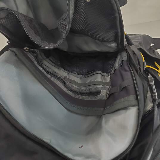 The North Face Surge Black/Yellow 31L Backpack image number 3