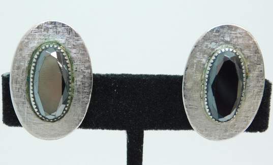 Vintage Whiting & Davis Co Silvertone Faceted Hematite Brushed Oval Clip On Earrings 12.8g image number 1