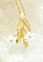 Vintage Crown Trifari White Flower Gold Tone Pendant Necklace 3.7g image number 3