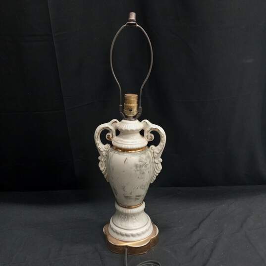 Vintage Martha and George Washington Courting Colonial Victorian Table Lamp image number 4