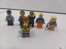Bundle of Assorted Lego City Minifigures alternative image