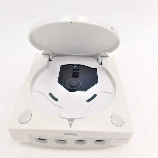 Sega Dreamcast w/ 3 games image number 6