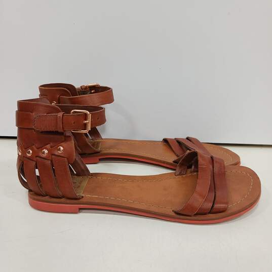 Womens Brown Leather Buckle Open Toe Ankle Flat Strappy Sandals Size 6 image number 2