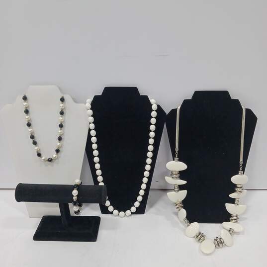 Assorted Costume Jewelry Pieces image number 1
