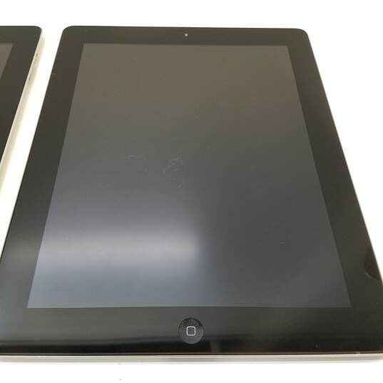 Apple iPad 2 (A1395) - LOCKED - Lot of 3 image number 3