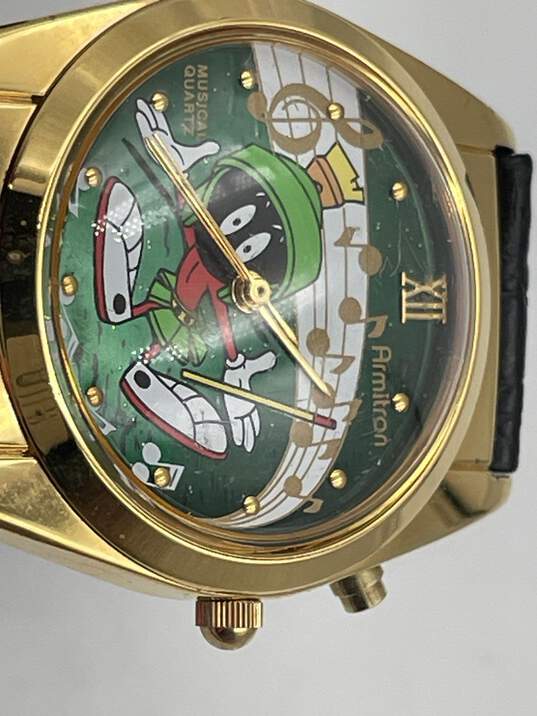 Mens 2200/162 Gold-Tone Marvin The Martian Round Dial Analog Wristwatch 34g image number 3