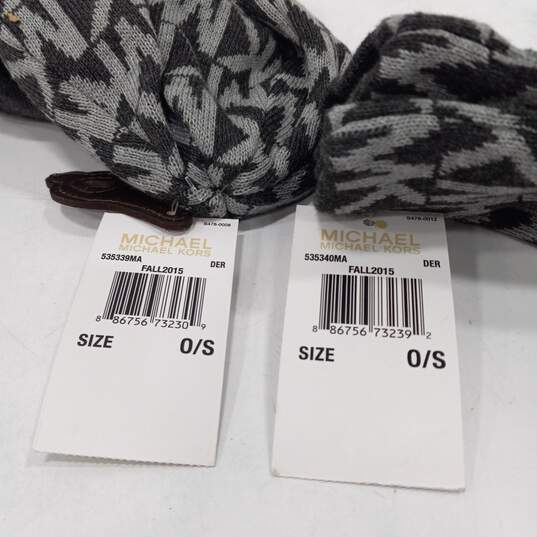 Michael Kors Women's Gray Monogram Knit Hat & Gloves O/S NWT image number 4