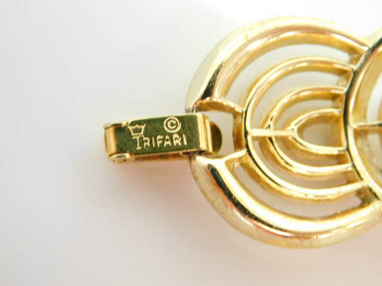 Vintage Crown Trifari Polished Gold Tone Linked Bracelet & Faux Pearl Brooch 48.8g image number 7