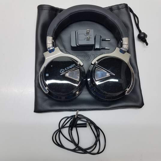 Cowin over ear headphones with leather drawstring bag image number 2