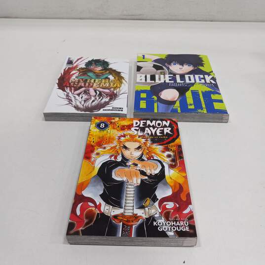 Bundle of 12 Assorted Manga Books image number 7