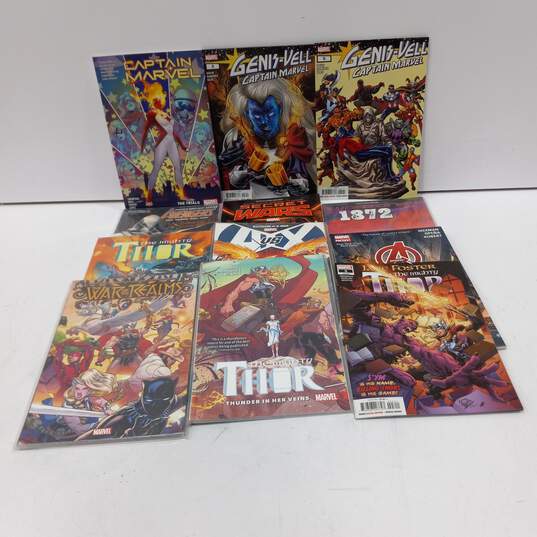 Bundle of 17 Avengers Comic Books (9lbs) image number 3