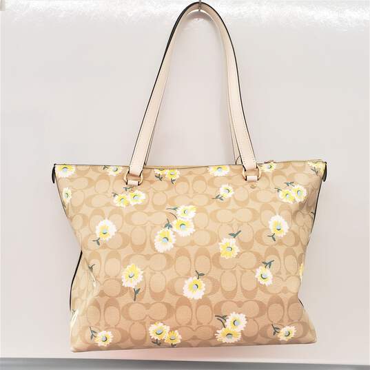 Buy the Coach Gallery Tote Bag Purse in Daisy Print Signature