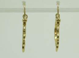 14K Gold Spun Scrolled Scalloped Hoop Earrings 1.6g alternative image