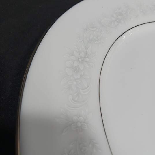 6pc Noritake Japan Cumberland Dinner Plates and Creamer 2225 image number 4