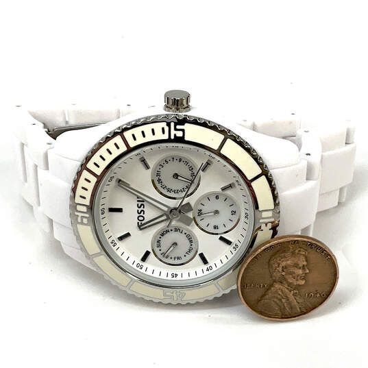 Designer Fossil ES-2540 White Stainless Steel Round Dial Analog Wristwatch image number 2