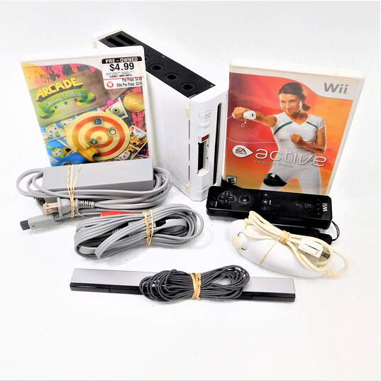 Nintendo Wii W/ 1 Controller 1 Nunchuk & 2 Games image number 1