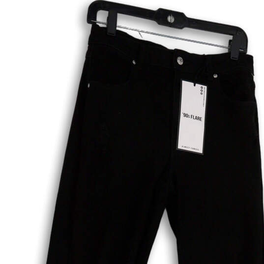 NWT Womens Black Dark Wash Stretch Pockets Denim 90's Flared Jeans Size 5 image number 3