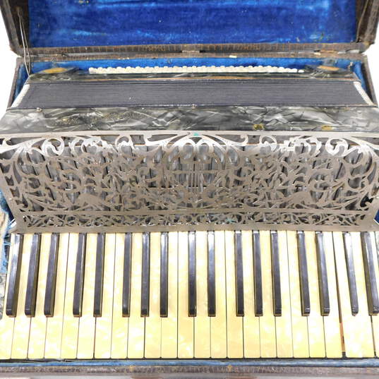 VNTG Unbranded 41 Key/120 Button Gray Piano Accordion w/ Hard Case image number 2