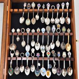 Lot of 32 Vintage Souvenir Spoons Around The World alternative image