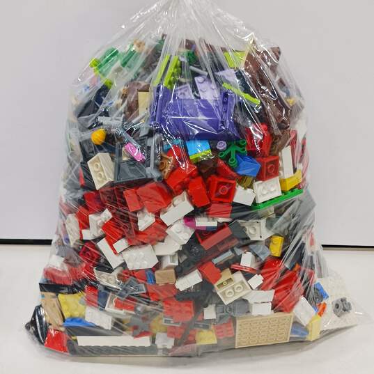 6lb Bundle of Assorted Building Blocks and Pieces image number 2