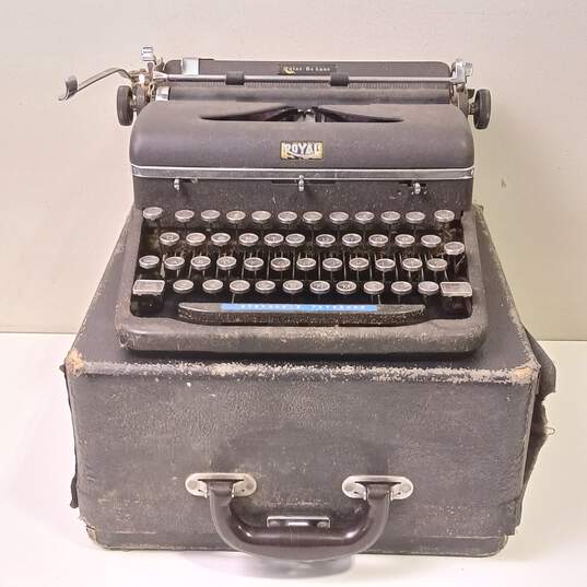 Vintage Royal Quiet De Luxe Typewriter In Case image number 1