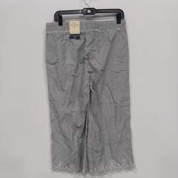 St. John's Bay Quality Apparel Mid Rise Black And White Stripped Scalloped Capri Pants Size M NWT alternative image