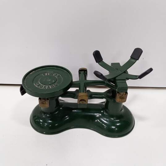 Victor England Green Cast Iron Kitchen Balance Scale image number 1