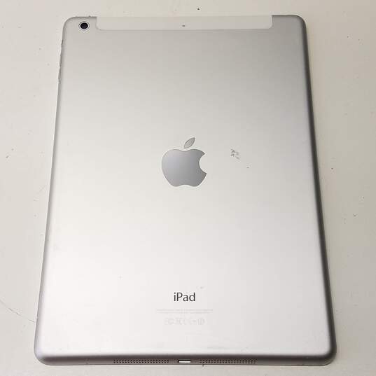 Apple iPad Air (1st Generation) - LOCKED - Lot of 2 image number 4