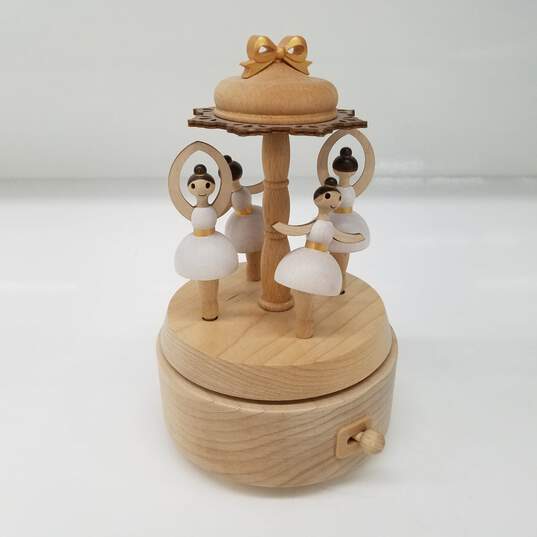 Vintage Wood Ballerina Music Box 6.5 Inches image number 1