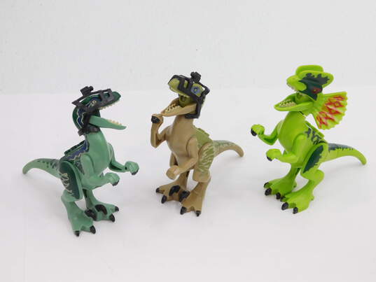 Assorted Jurassic World Dinosaurs 6 Count Lot image number 3