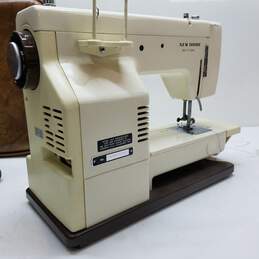 New Home Model 660 Sewing Machine alternative image
