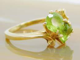 14K Gold Faceted Peridot Stones Scrolled Bypass Ring 3.6g alternative image