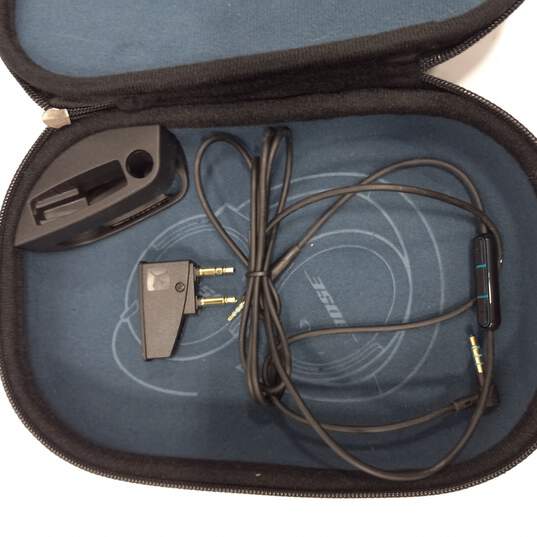 Bose Quiet Comfort Noise Cancelling Headphone In Case image number 4